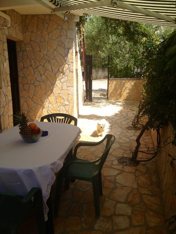 Apartment Nela Funtana Rum bild